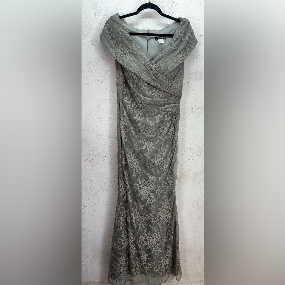La Femme Elegant Gray Lace Evening Gown Mother Of The Bride Size 12 *FLAW*